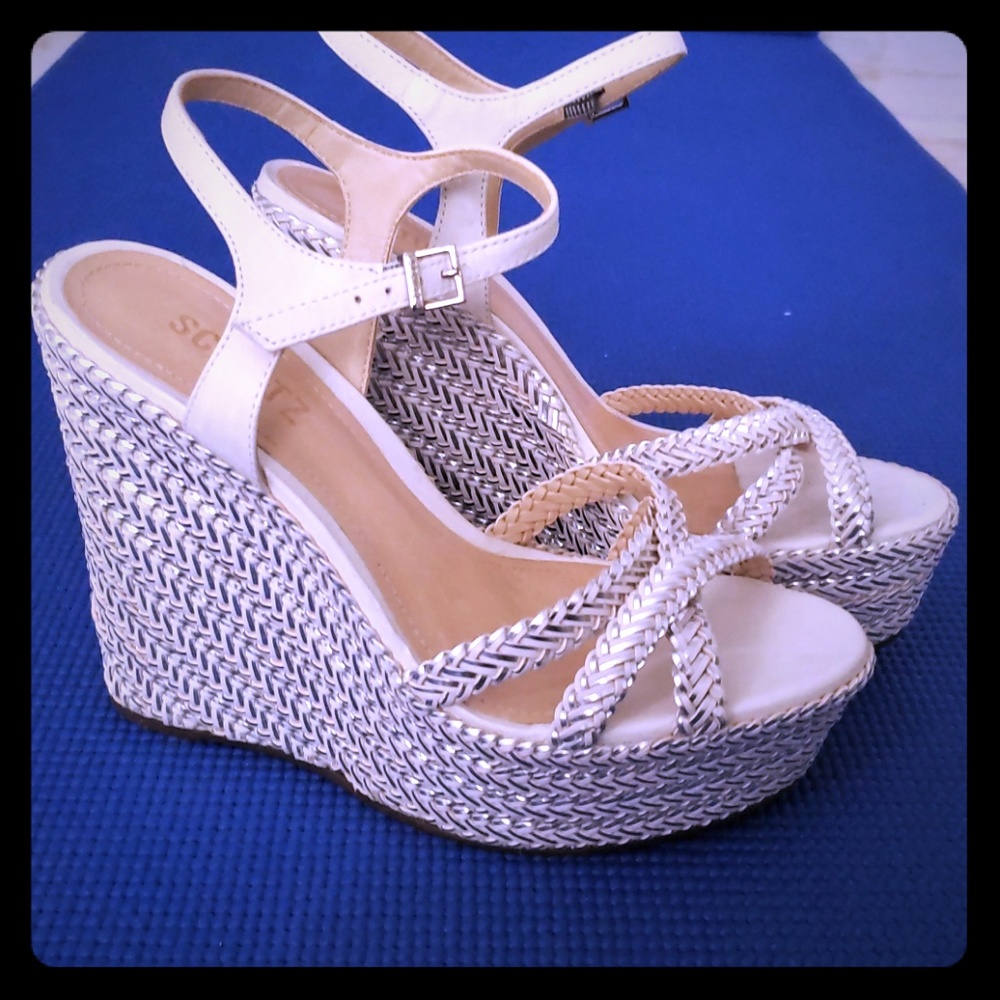 Schutz pearl wedges strappy sandals size 7.5B
